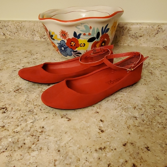 Rogue Shoes - Ankle Strap Flats